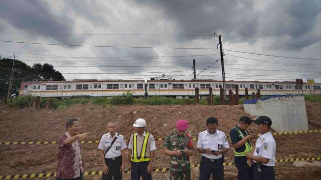 Meminta agar area yang menjadi lokasi pembangunan ditertibkan