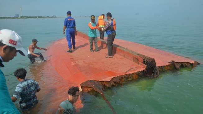 Jenazah Korban Kapal Tabrakan di Tuban Dimakamkan