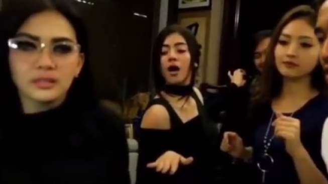 5 Video Hot Para Seleb yang Ketularan "Mannequin Challenge"