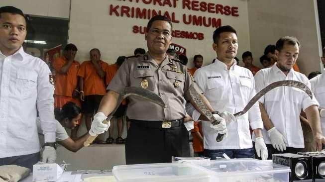 Resmob Polda Metro Jaya merilis hasil pengungkapan tindak kejahatan yang terjadi selama bulan November 2016 di Jakarta, Minggu (27/11/2016). [Suara.com/Kurniawan Mas'ud]