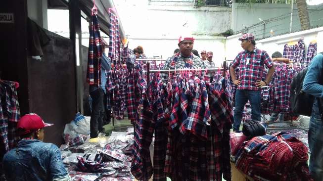 Jual Atribut Ahok-Djarot, Ucok Untung Bersih Rp3 Juta Sehari