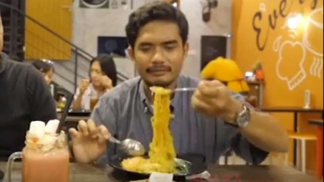 Video: Yuk Makan Mie Beda Gaya di Mamammie