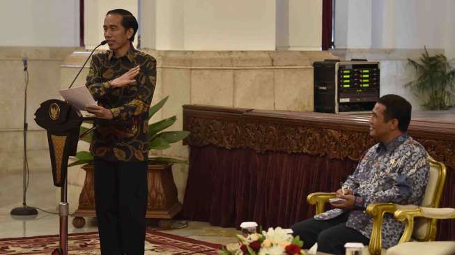 Jokowi Serahkan Penghargaan Adhikarya Pangan Nusantara