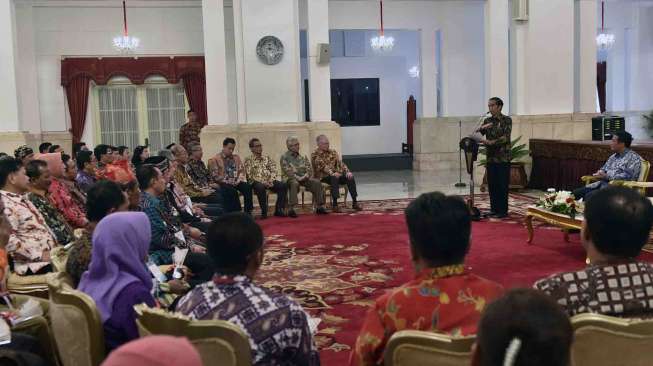 Jokowi Serahkan Penghargaan Adhikarya Pangan Nusantara