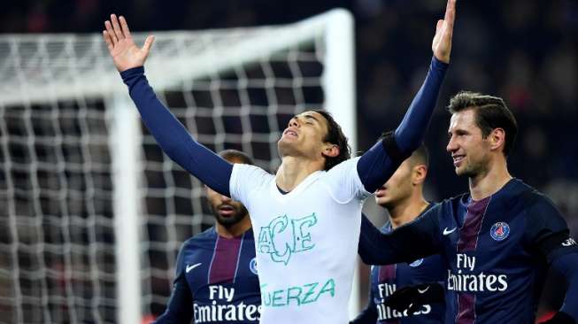 Cetak Gol ke-100, Cavani Beri Penghormatan pada Chapecoense