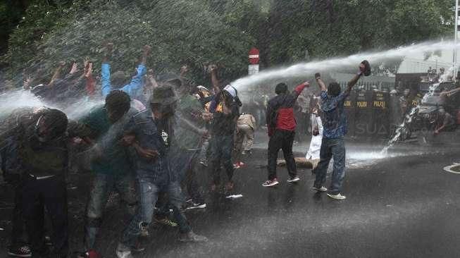 Polisi Bubarkan Aksi Front Rakyat Indonesia