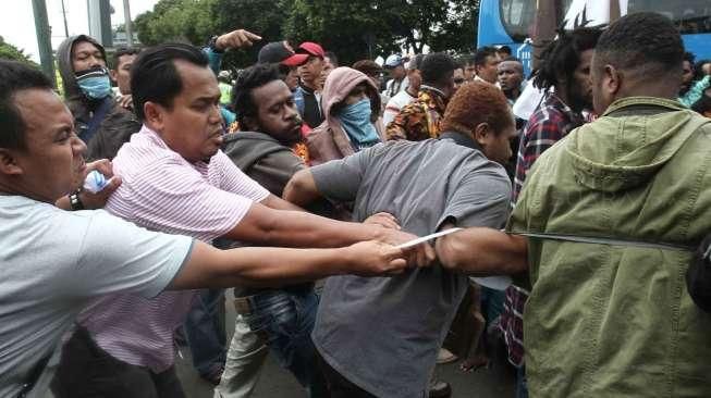 Polisi Bubarkan Aksi Front Rakyat Indonesia