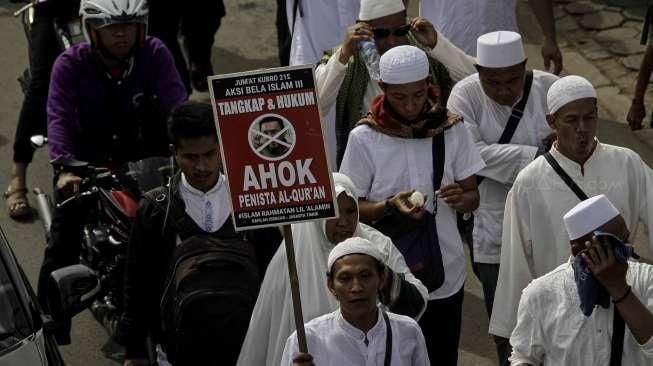 Di Tengah Ribuan Pendemo, Kapolri Banggakan Polisi dan Sindir KPK