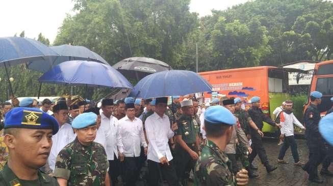 Siapa yang Suruh Jokowi Salat Jumat Bersama Pendemo di Monas?