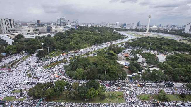 Jutaan Umat Muslim Ikuti Aksi 212