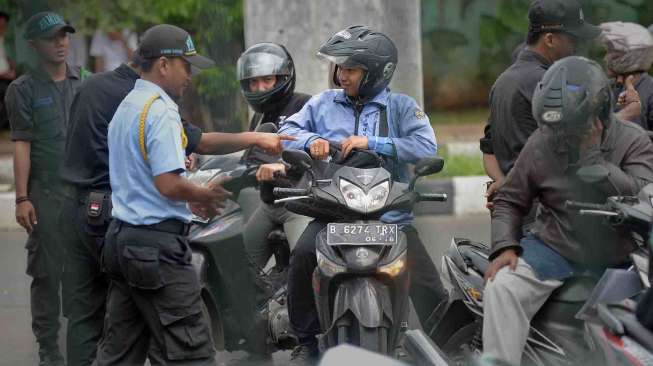 Akses Masuk DPR Dijaga Ketat