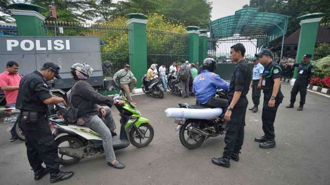  Akses menuju gedung parlemen dibuat menjadi satu pintu.