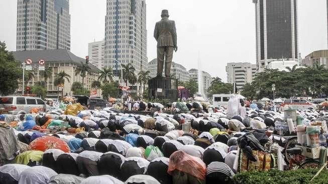 Salat Jumat Bersama Masa Aksi 212