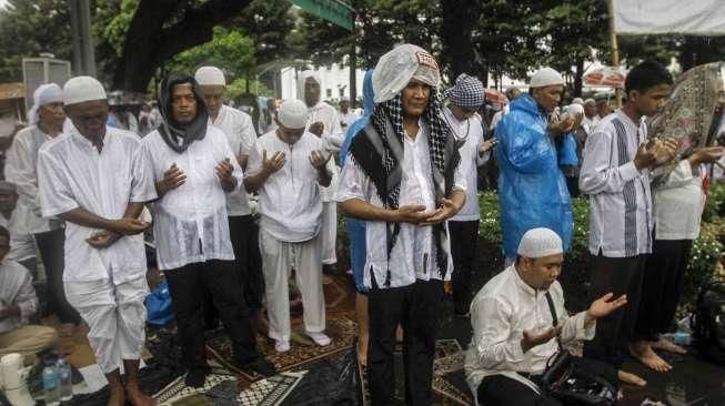 Salat Jumat Bersama Masa Aksi 212