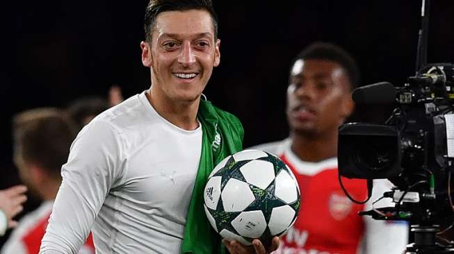 Tinggalkan Arsenal, Ozil Siap Pulang ke Madrid. Benarkah?