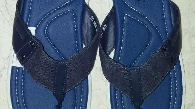 Akhirnya Jokowi Beberkan Kenapa Pilih Sandal Biru