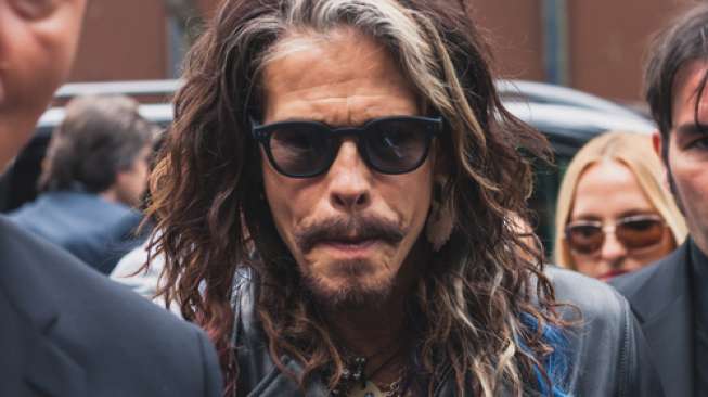 Steven Tyler Tunangan dengan Pacar Berusia 28 Tahun?