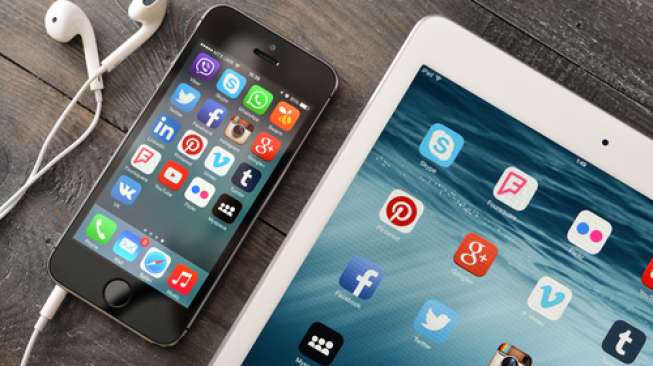 Aplikasi-aplikasi media sosial pada telepon seluler pintar dan tablet (Shutterstock).