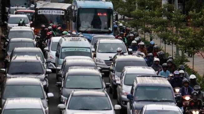 Dengan rata-rata waktu tempuh di jalan 48,57 menit one way.