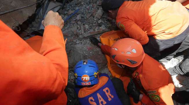 Gempa 6,5 SR Setara 4 Kali Bom Hiroshima