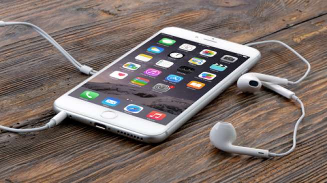 iPhone 6 Plus, salah satu ponsel pintar terbaru Apple (Shutterstock).