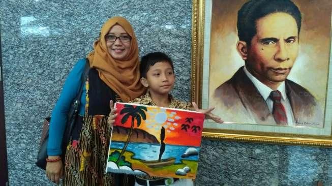 Tunarungu  Tak Halangi Fajrul Raih Prestasi Top di Seni Lukis