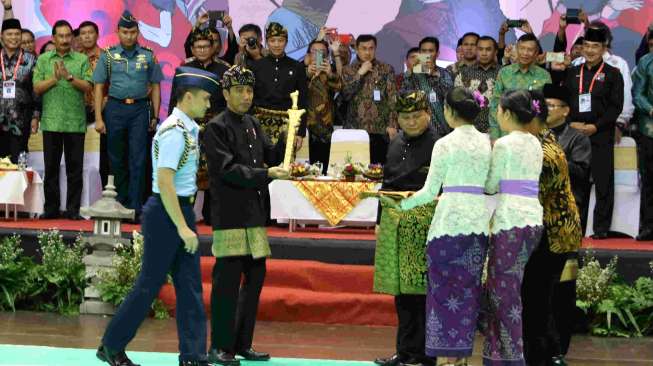 Jokowi didaulat sebagai Pendekar Utama Pencak Silat [Suara.com/Syaiful Rachman]