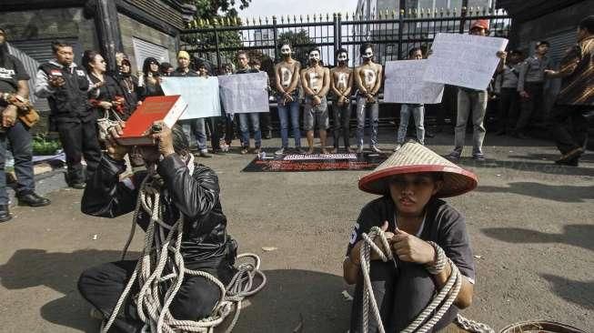 Tuntut Pembebasan Aktivis Rakyat