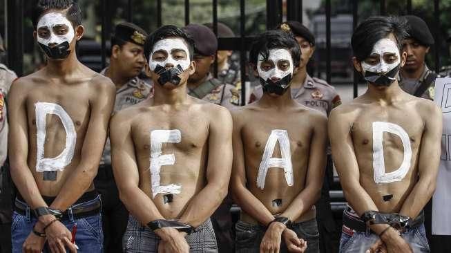Tuntut Pembebasan Aktivis Rakyat