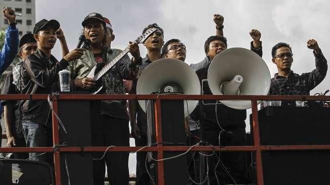 Tuntut Pembebasan Aktivis Rakyat