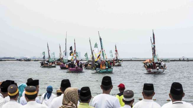 Untuk melestarikan secara luas keunikan perayaan Maulid di dua desa pesisir.
