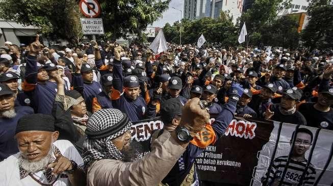 Massa Kawal Sidang Ahok