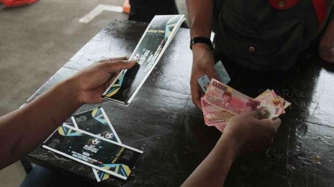 Sebanyak lima ribu tiket dijual secara manual di Bogor dan 10 ribu tiket di Jakarta.