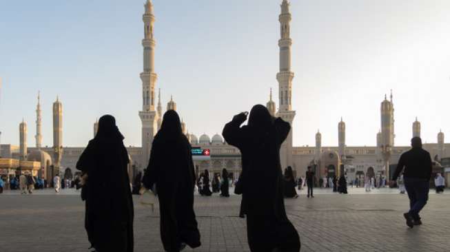 Jemaah Haji Kloter Pertama Asal Indonesia Wafat saat Tiba di Madinah, Ini Identitasnya