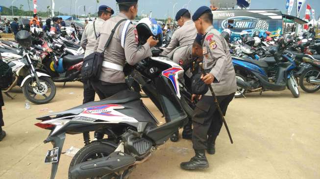 Fans Timnas Banjiri Stadion, Aparat Mulai Tertibkan Lokasi