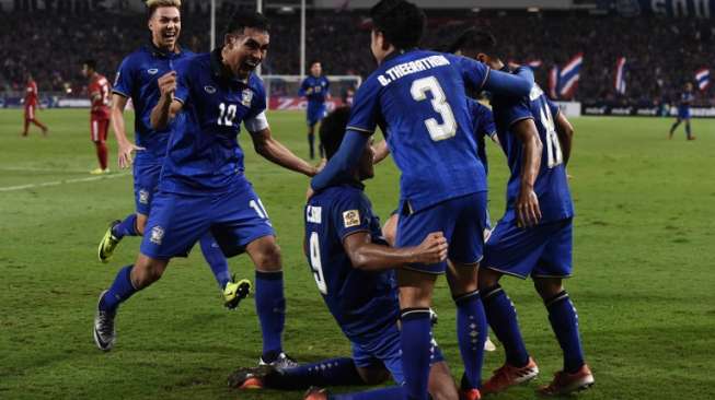 Pemain Thailand rayakan gol ke gawang Indonesia di partai final leg kedua Piala AFF 2016 [AFP]