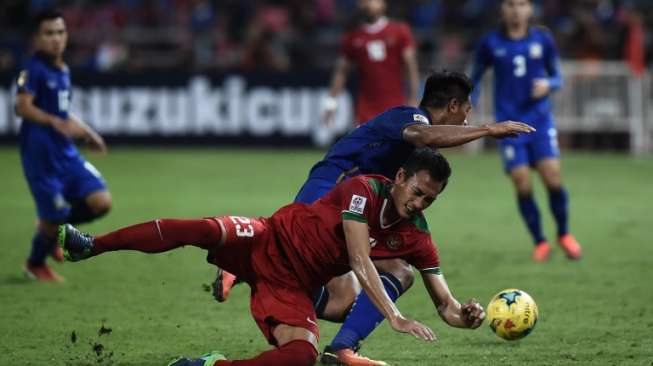 Thailand berhadapan dengan Indonesia di leg kedua babak final Piala AFF di Stadion Rajamangala yang dimenangkan oleh tuan rumah dengan skor 2-0 [AFP]