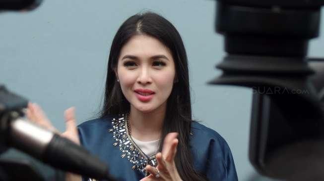 Ini yang Bikin Sandra Dewi Makin Cinta Harvey