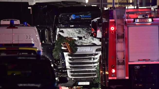 Truk Besar Hantam Bazar Natal di Berlin, 9 Orang Tewas