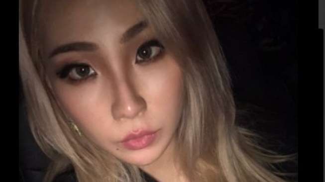 CL eks 2NE1 Tulis Telolet dan Pasang Bendera Indonesia