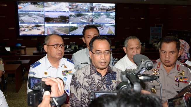 Tinjau Persiapan Libur Natal, Menhub Kunjungi Stasiun Gambir