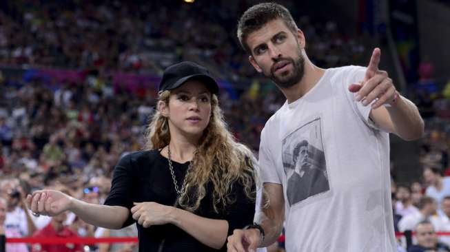 Liburan Pique-Shakira 'Kacau': Diganggu Paparazzi dan Anak Sakit