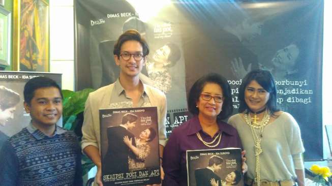 Kado spesial Dimas Beck Buat Sang Mama di Hari Ibu