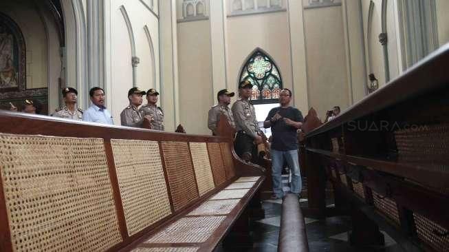 Tinjau Persiapan Natal di Katedral