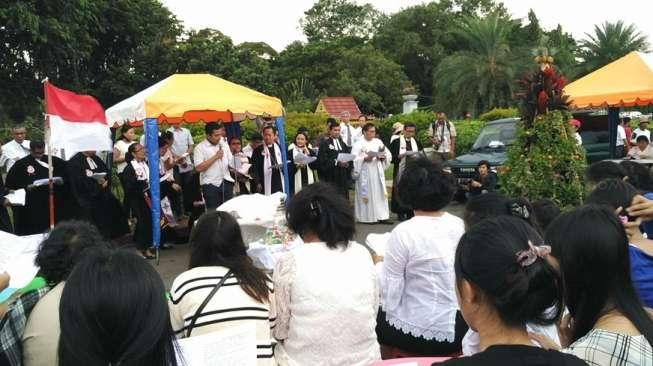 Jemaat GKI Yasmin dan Filadelfia Nekat Natalan di Depan Istana