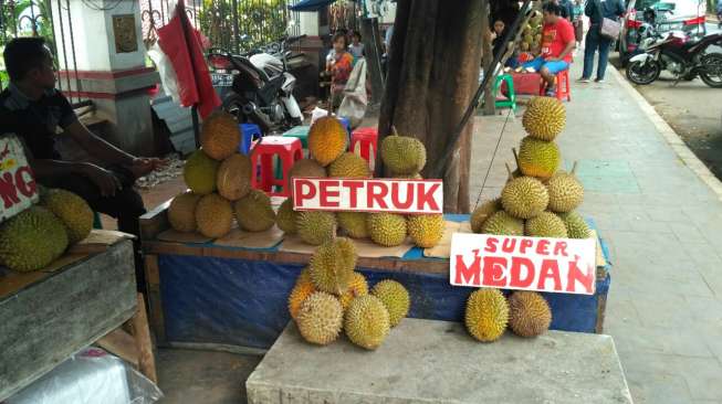 Saat Membeli Durian, Ini yang Perlu Diperhatikan