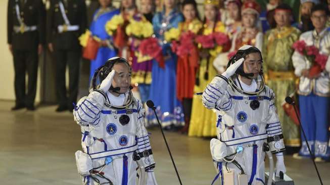 Astronot Cina Berambisi Kalahkan Amerika Serikat di Bulan