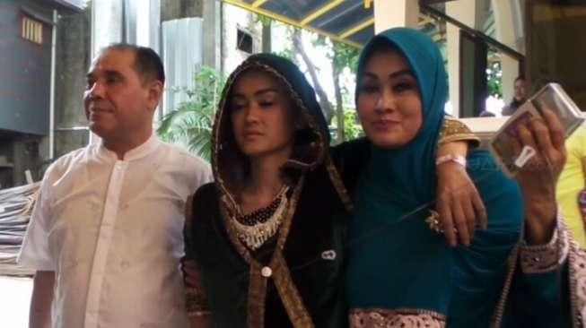 Kronologis Julia Perez Kehilangan Kursi Roda di Depan Kabah