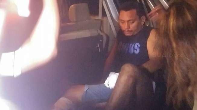 Supir Rampok Sadis Pulomas Dibawa Polisi Buat Ambil Barang Bukti