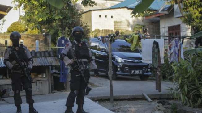 Teroris Baku Tembak dengan Densus 88 di Surabaya